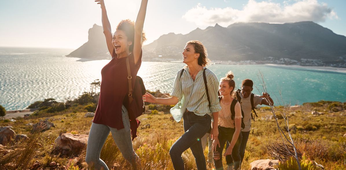 Gruppe von Menschen beim Wandern