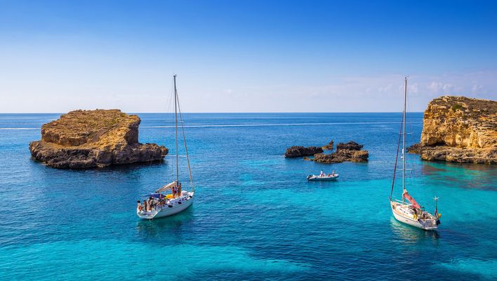 Boote vor Comino