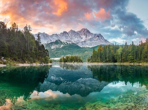 Blick auf See und Berge
