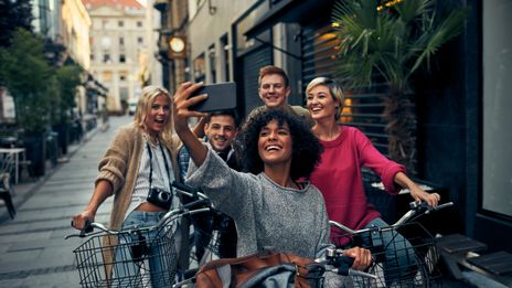 Gruppe beim Radfahren