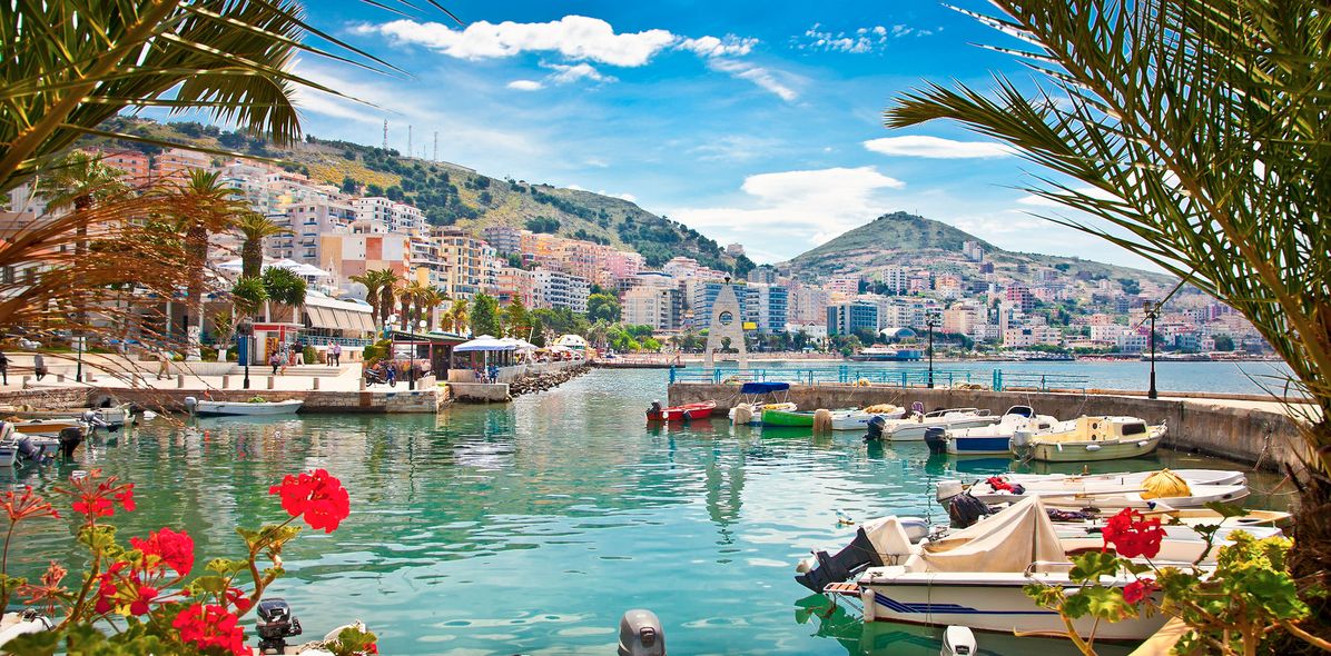 Blick auf den Hafen von Saranda