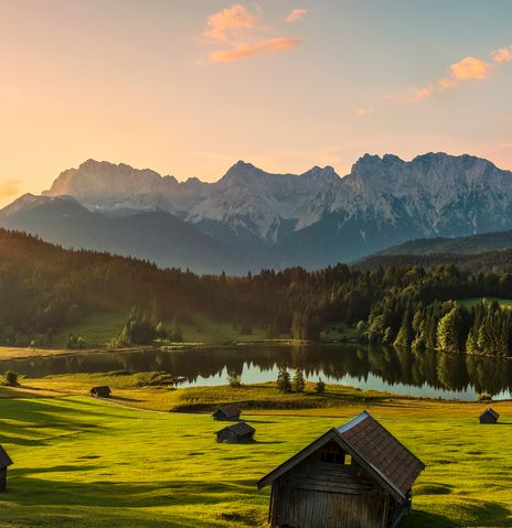 Blick auf Garmisch-Partenkirchen und Berge