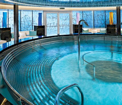Schwimmbad auf der MS Koningsdam