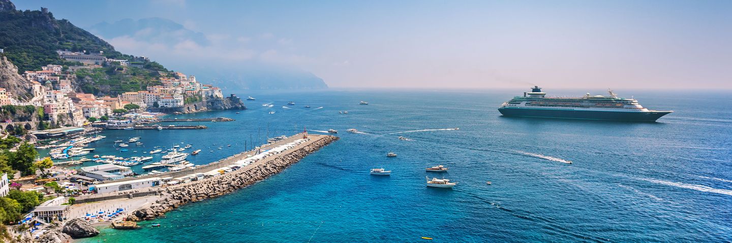 Kreuzfahrtschiff auf dem Mittelmeer