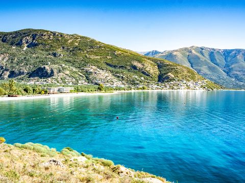 Strand und Küste in Qeparo, einem schönen Badeort in Albanien