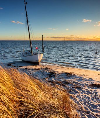 Boot am Strand an der polnischen Ostsee