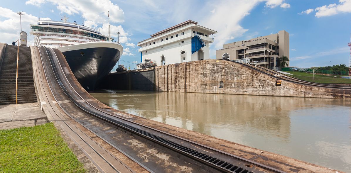 Imposante Miraflores-Schleuse am Panamakanal