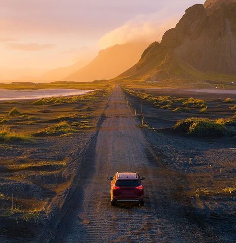 Mietwagen in Islands Landschaft 