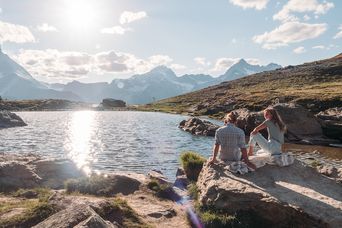 Paar am See beim Matterhorn