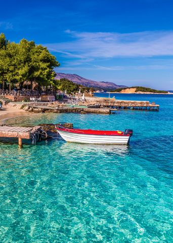 Die Strandpromenade der Küstenstadt Saranda im Süden Albaniens