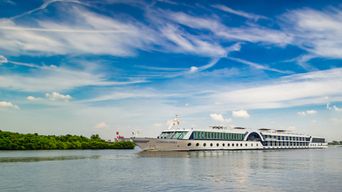 Compass OPERA auf dem Fluss