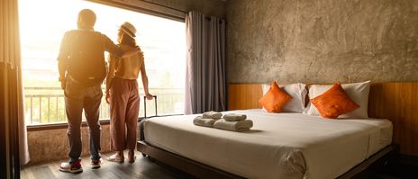 Paar im Hotelzimmer