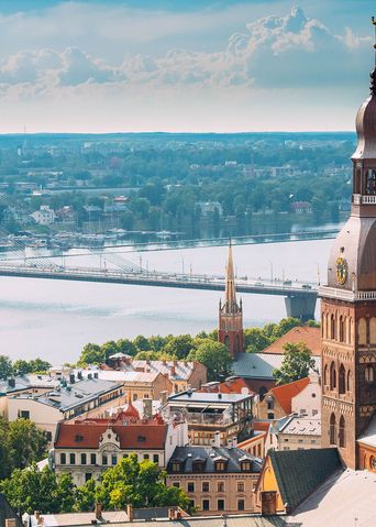 Blick auf Riga und Brücke