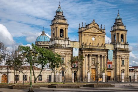 Historische Altstadt von Guatemala-Stadt mit Blick auf eine Kathedrale