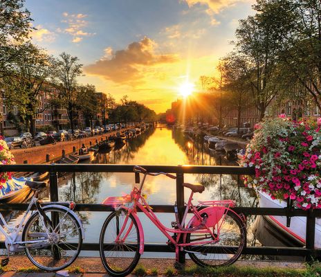 Sonnenuntergang auf eine Gracht in Amsterdam, Niederland