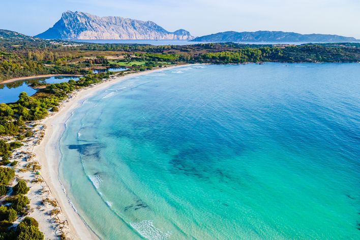 Blick auf Cala Brandinchi in Sardinien