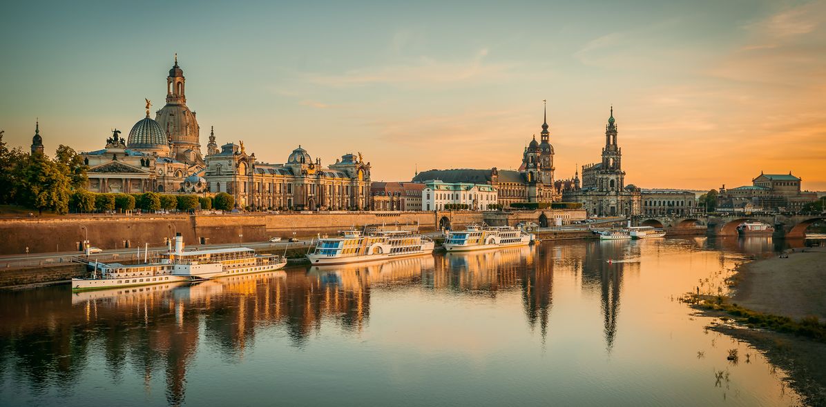 Skyline von Dresden mit Elbe