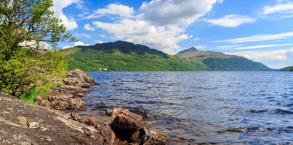 Blick auf den Loch Lomond in Schottland