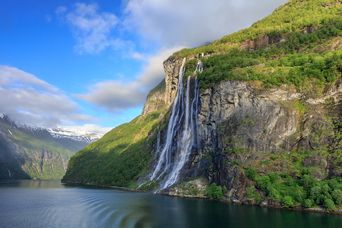 Wasserfall im Geirangerfjord