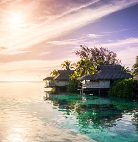 Bungalows über dem Meer