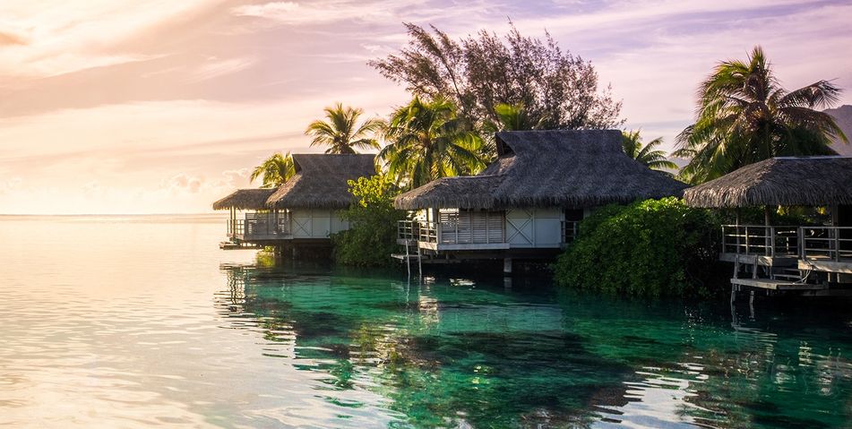Blick auf Häuser im Meer 