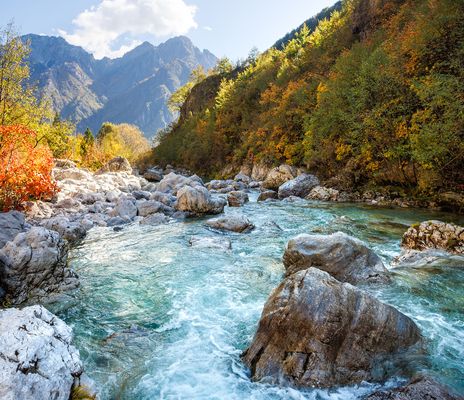 Fluss und Landschaft in Albanien