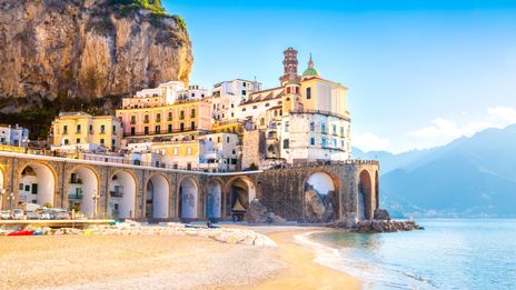 Dorf an der Amalfi Küste mit Strand