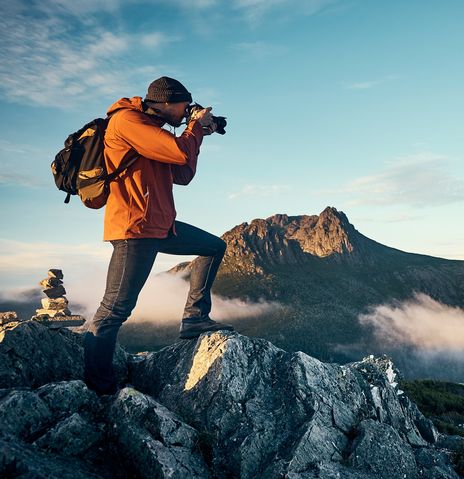 Fotograf auf Berggipfel