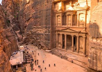 Ausblick auf das Schatzhaus in Petra, Jordanien