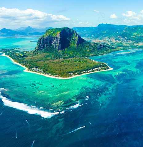 Luftaufnahme der türkisblauen Küstenlinie von Mauritius