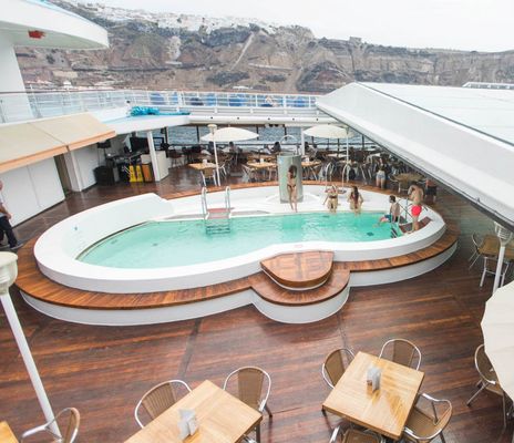 Pooldeck auf der Celestyal Crystal