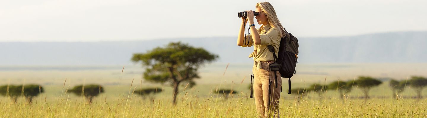 Frau auf Safari