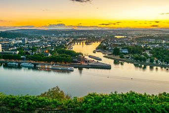Blick auf das Deutsche Eck in Koblenz an Rhein und Mosel