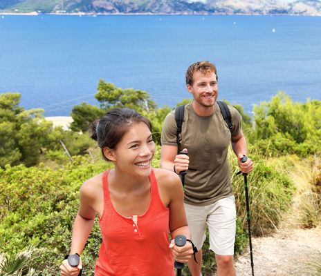Paar beim Wandern auf Mallorca