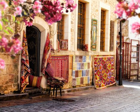 Zwischen Felslandschaften und Meer