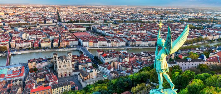 Panoramablick über Lyon mit Stadtzentrum und Flusslandschaft