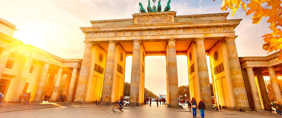 Brandenburger Tor im herbstlichen Berlin