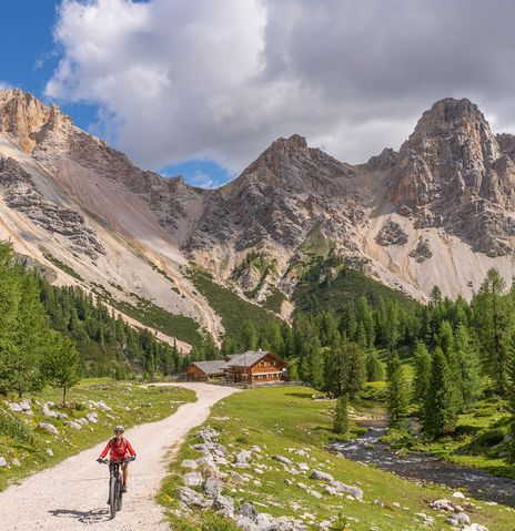 Radfahrer in den Dolomiten