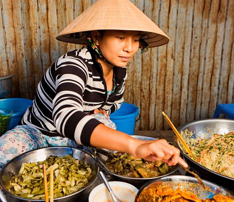 Händlerin auf Food Market in Vietnam