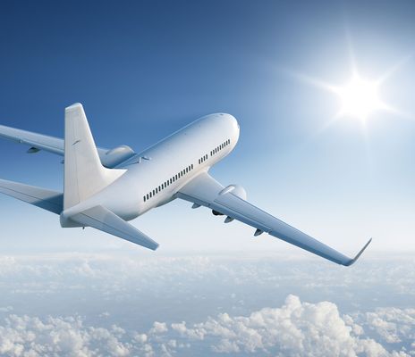 Flugzeug am Himmel