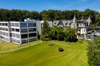 Rückansicht der Firma Berge & Meer in Rengsdorf, Deutschland
