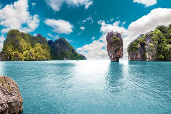 Felsen im Meer in Phuket