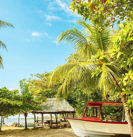 Boot am Strand von Costa Rica