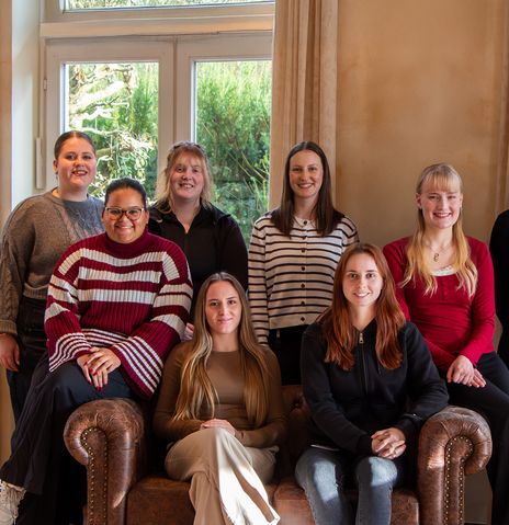 Die aktuellen Auszubildenden bei Berge & Meer auf einem Gruppenfoto