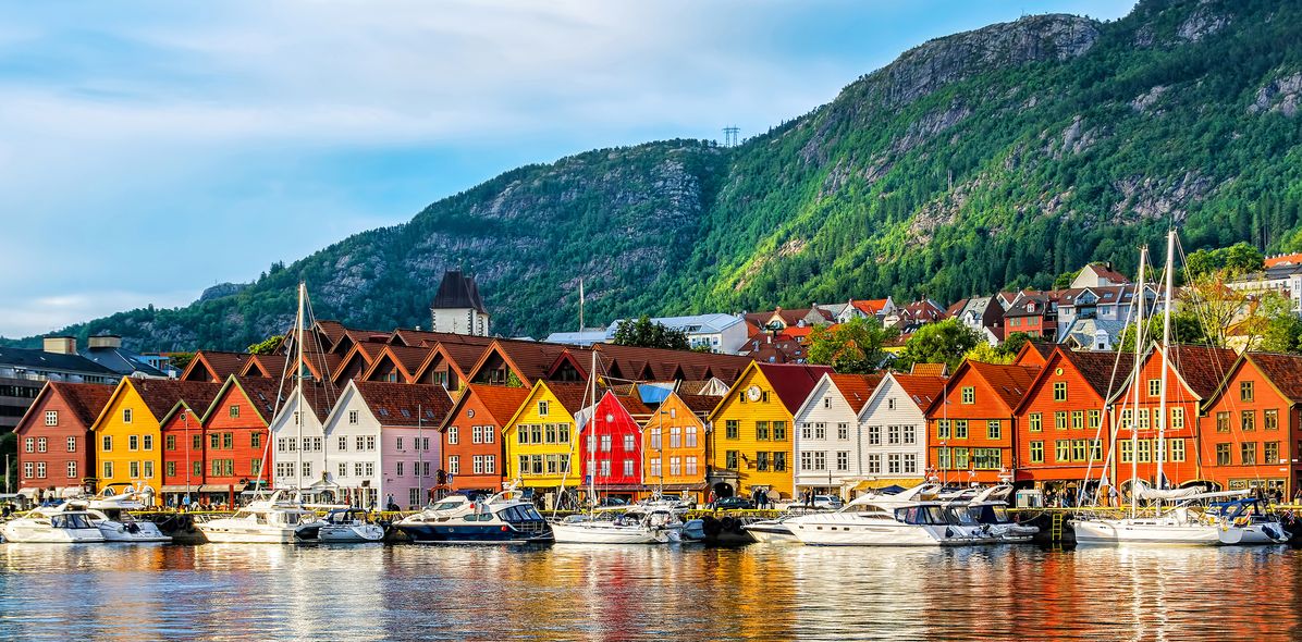 Bunter Häuser an der Küste von Bergen in Norwegen