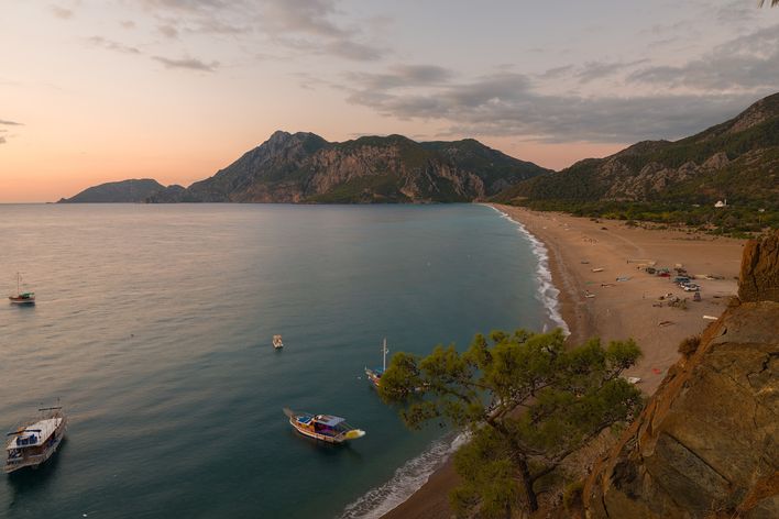 Çıralı Strand an der Türkischen Riviera bei Sonnenuntergang