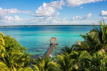 Strand in Bacalar, Mexiko