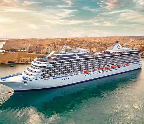 MS Riviera am Hafen