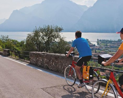 Radreise vom Ötzi über den Gardasee zum Markusplatz