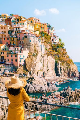 Frau in Cinque Terre